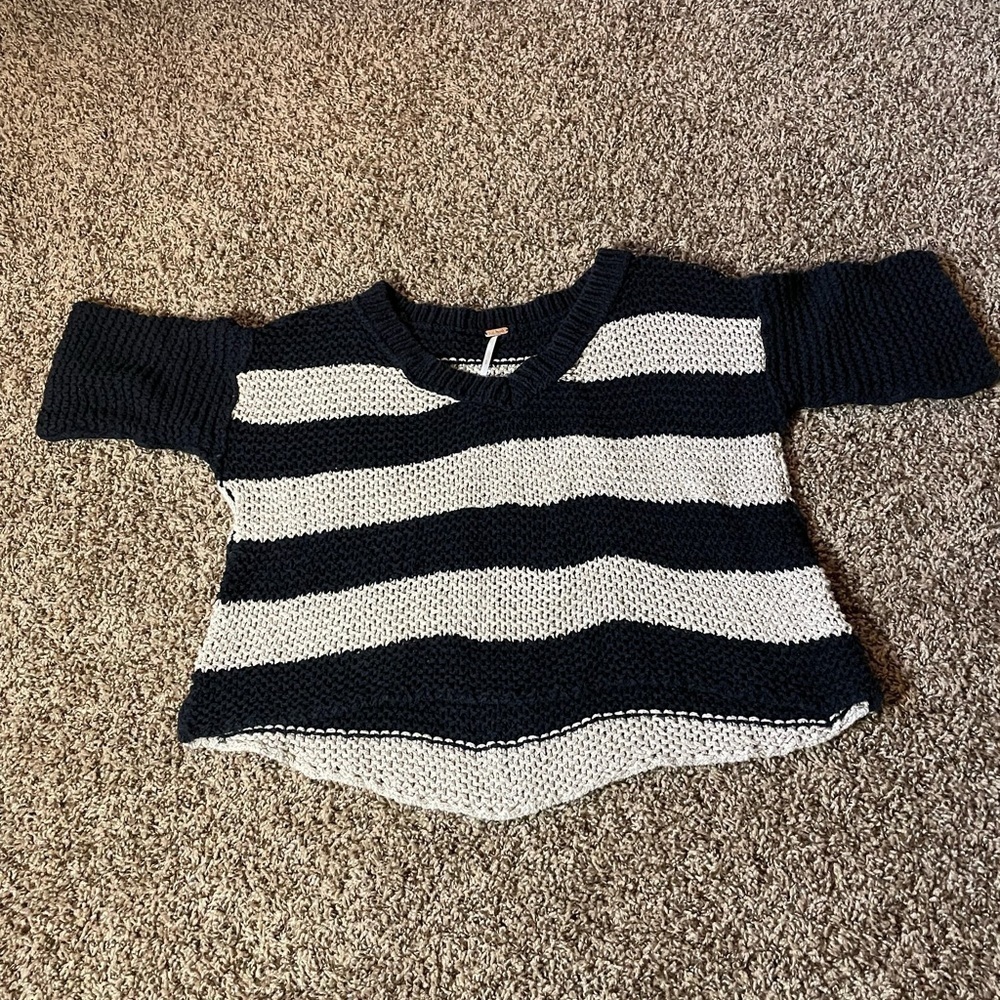 Free People small black and white stripped knitted oversized sweater.